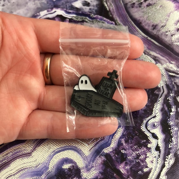 Goth Coffin Grave Ghost “Learn To Fear Spooky All Year” Metal Enamel Pin Brooch - Picture 8 of 8